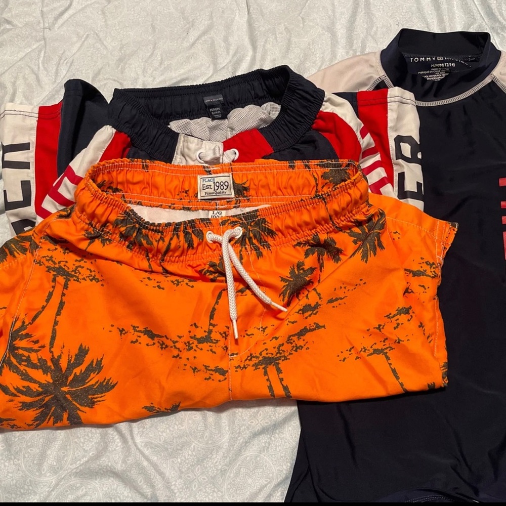 Boys' Short Sleeve Rash Guard and Swim Trunks Set, 2 Piece, + 1 swim trunks.